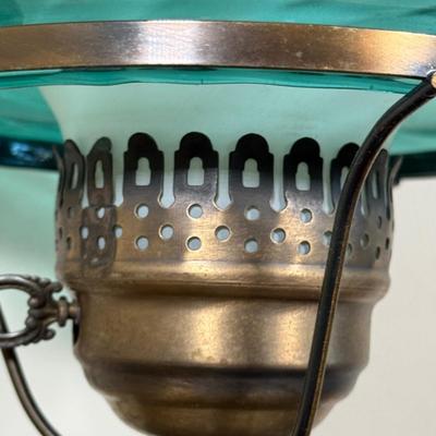 LOT 17X: Beautiful Vintage Hurricane Lamp