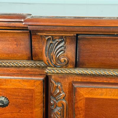 LOT 21Y: Raymour & Flanigan Dresser