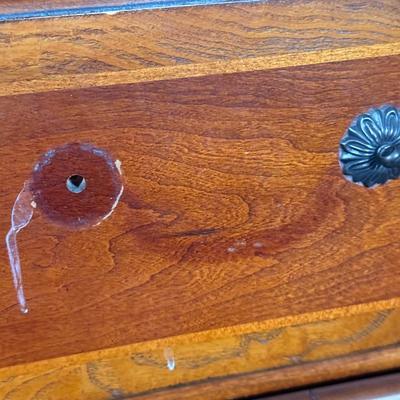 LOT 21Y: Raymour & Flanigan Dresser