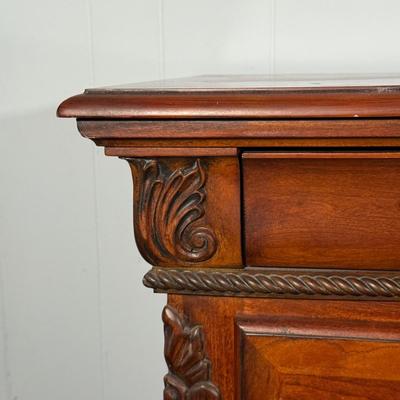 LOT 21Y: Raymour & Flanigan Dresser
