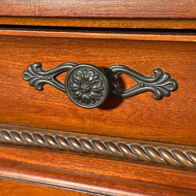 LOT 21Y: Raymour & Flanigan Dresser