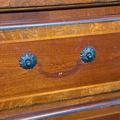 LOT 21Y: Raymour & Flanigan Dresser