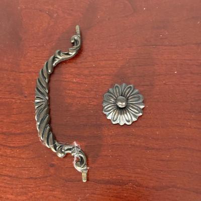 LOT 21Y: Raymour & Flanigan Dresser