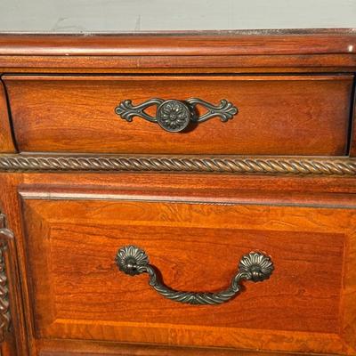 LOT 21Y: Raymour & Flanigan Dresser