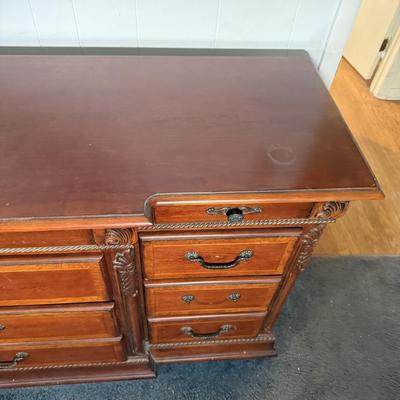 LOT 21Y: Raymour & Flanigan Dresser