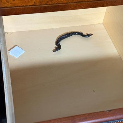 LOT 21Y: Raymour & Flanigan Dresser