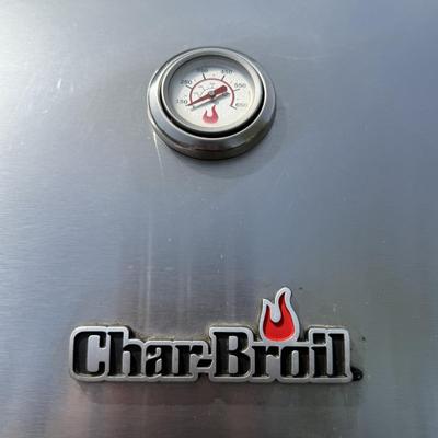 LOT 28: Char-Broil Advantage 4 Burner Propane Gas Grill