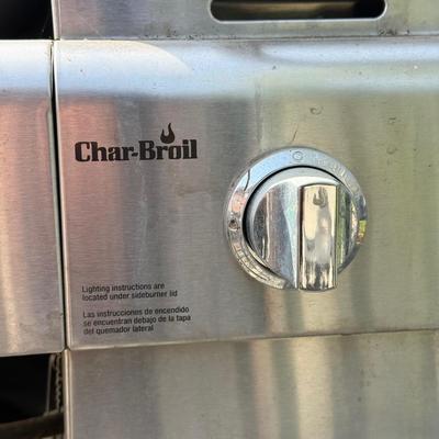 LOT 28: Char-Broil Advantage 4 Burner Propane Gas Grill