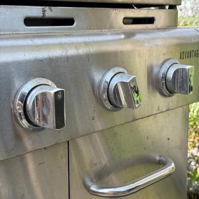 LOT 28: Char-Broil Advantage 4 Burner Propane Gas Grill