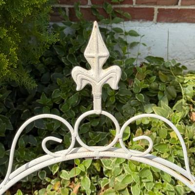 LOT 29: Beautiful Metal Yard Decor, Plant Stand & Garden Stake Flower Torch