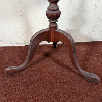 LOT 34: Antique Pie Crust Style 3 Leg Side Table