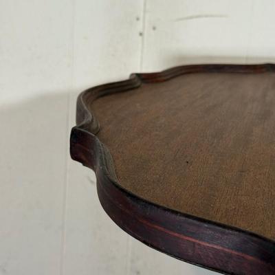 LOT 34: Antique Pie Crust Style 3 Leg Side Table