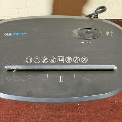 LOT 35B: HP DeskJet D1520, Cannon Printer K10377 & Omnitech Paper Shredder