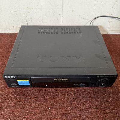 LOT 39B: Sony Video Cassette Recorder SLV-478