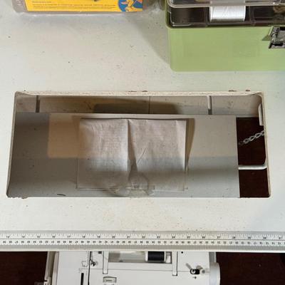LOT 49B: Singer 7463 Sewing Machine w/ Sewing Table, Thread & More