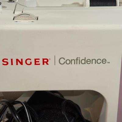 LOT 49B: Singer 7463 Sewing Machine w/ Sewing Table, Thread & More