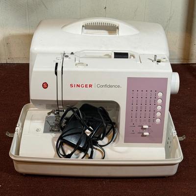 LOT 49B: Singer 7463 Sewing Machine w/ Sewing Table, Thread & More