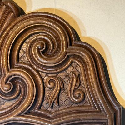 LOT 121B: Vintage Carved Wooden Frame Wall Mirror