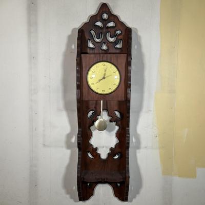LOT 123B: Vintage Wooden Hanging Wall Clock
