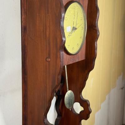 LOT 123B: Vintage Wooden Hanging Wall Clock