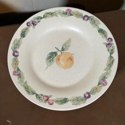 LOT 127B: Pfaltzgraff Jamberry Dinnerware Collection