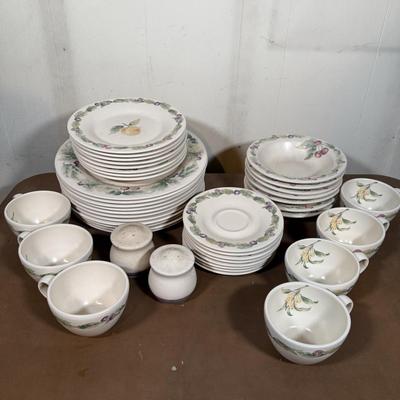 LOT 127B: Pfaltzgraff Jamberry Dinnerware Collection