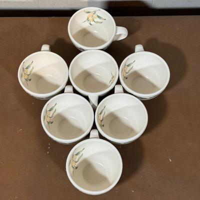 LOT 127B: Pfaltzgraff Jamberry Dinnerware Collection