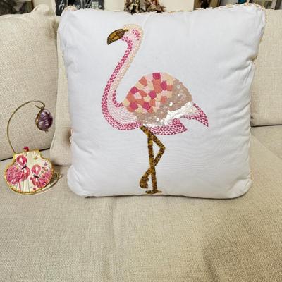L8393 Pink Flamingo Home Decor Lot