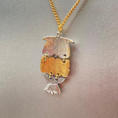 LOT 19: Collection of Owl Jewelry - Necklaces and Pendants (18" to 24")