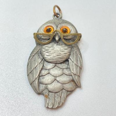 LOT 19: Collection of Owl Jewelry - Necklaces and Pendants (18" to 24")