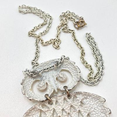 LOT 19: Collection of Owl Jewelry - Necklaces and Pendants (18" to 24")