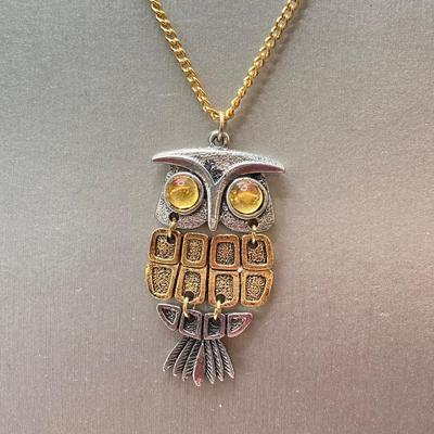 LOT 19: Collection of Owl Jewelry - Necklaces and Pendants (18" to 24")