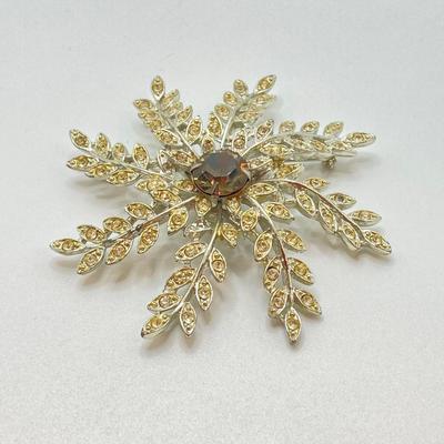 LOT 23: Vintage Brooch / Pin Collection