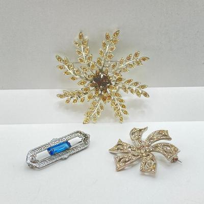 LOT 23: Vintage Brooch / Pin Collection