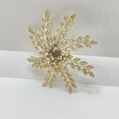 LOT 23: Vintage Brooch / Pin Collection
