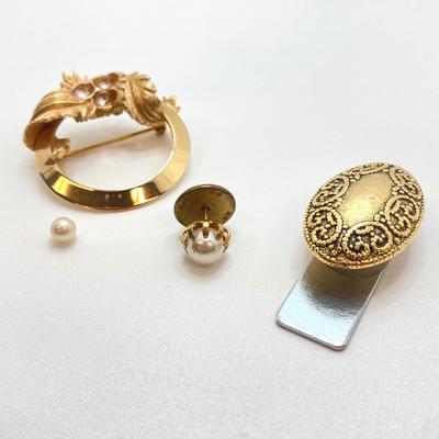 LOT 24: Large Collection of Gold Tone Jewelry - Pins, Brooches and Ring