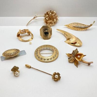 LOT 24: Large Collection of Gold Tone Jewelry - Pins, Brooches and Ring
