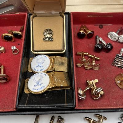 LOT 81 Men's Jewelry Collection: Cufflinks, Tie Clips, Buxton Wallet