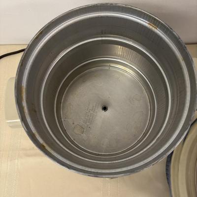LOT 109: Rival Crock Pots - Untested