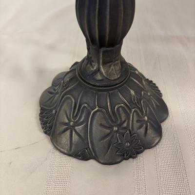 LOT 117: Hummingbirds and Flowers-Stained Glass Accent Lamp