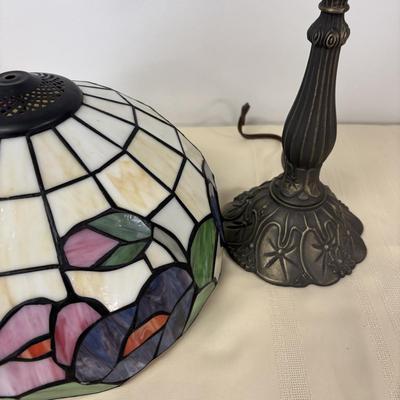 LOT 117: Hummingbirds and Flowers-Stained Glass Accent Lamp