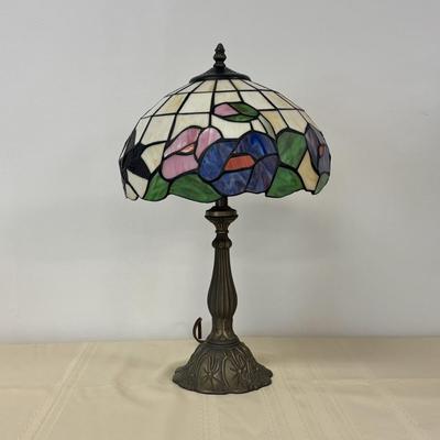 LOT 117: Hummingbirds and Flowers-Stained Glass Accent Lamp