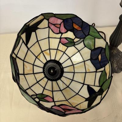 LOT 117: Hummingbirds and Flowers-Stained Glass Accent Lamp