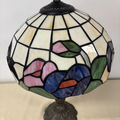 LOT 117: Hummingbirds and Flowers-Stained Glass Accent Lamp