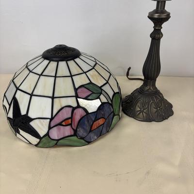 LOT 117: Hummingbirds and Flowers-Stained Glass Accent Lamp