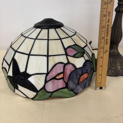 LOT 117: Hummingbirds and Flowers-Stained Glass Accent Lamp