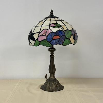 LOT 117: Hummingbirds and Flowers-Stained Glass Accent Lamp
