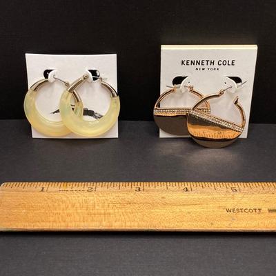 LOT 120: Gold Tone Hand Jewelry / Ring Holder with Collection of Earrings - Kenneth Cole, Baublebar and More