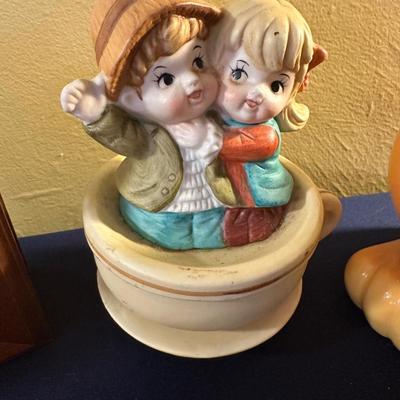 SIMBA COOKIE JAR AND MORE LOT