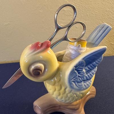 VINTAGE ROYAL COPLEY SCISSOR AND STRING WALL POCKET